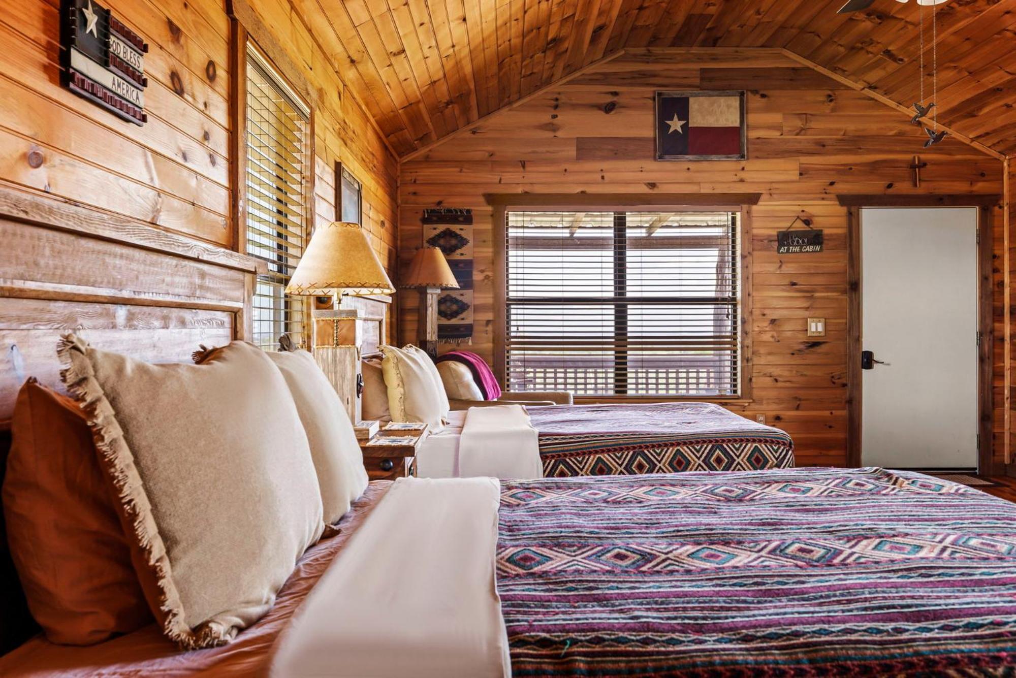 Enchanted Rockview Cabins Crabapple Rom bilde