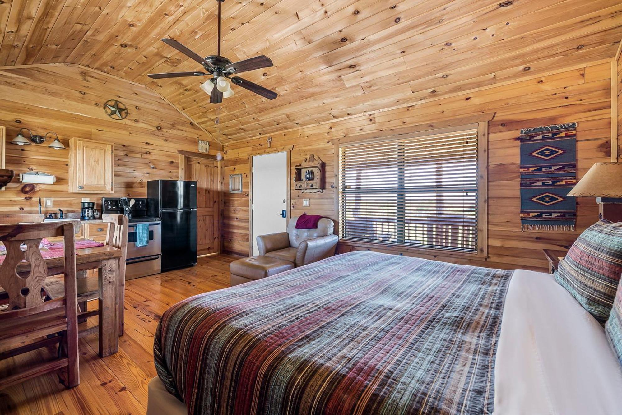 Enchanted Rockview Cabins Crabapple Rom bilde